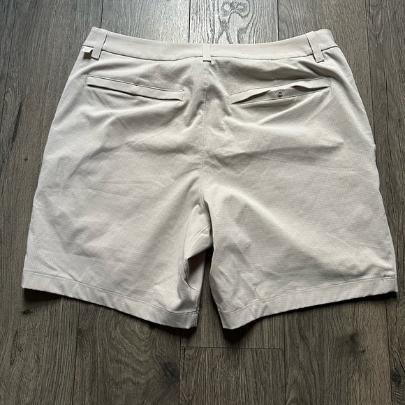 Lululemon commission shorts - Picture 2 of 7